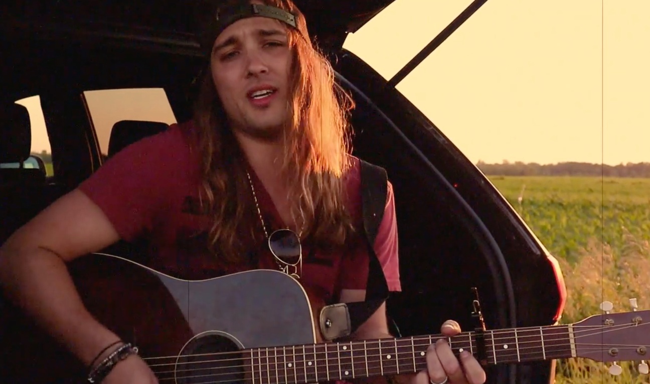 Image de l'article Travis Cormier reprend ce succès country et c'est irrésistible