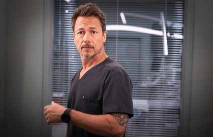 Image de l'article Stéphane Rousseau offre un cadeau à son collègue de «STAT» , Benjamin Gratton