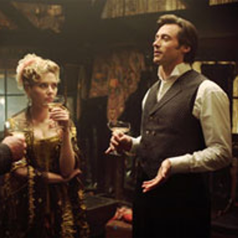 Michael Caine, Scarlett Johansson et Hugh Jackman dans The Prestige