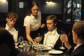 Une scène du film The Riot Club