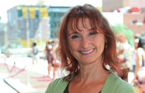 Pierrette Robitaille sur le tapis rouge du film Le sens de l'humour