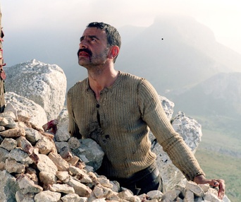 Scène du film La porte d'or