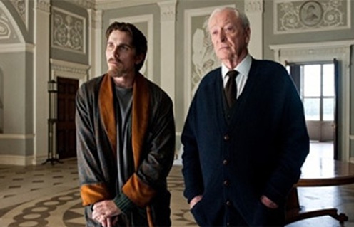 Michael Caine et Christian Bale dans The Dark Knight Rises