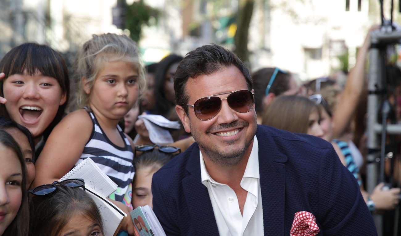 Charles Lafortune revient sur le « coming out » forcé d'Éric Salvail aux Olivier