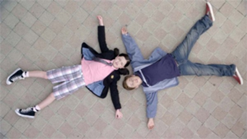 Jimmy Bennett et Jolie Vanier dans le film La pierre magique
