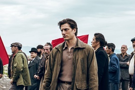 Une scène du film Martin Eden