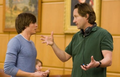 Burr Steers en compagnie de Zac Efron sur le plateau de 17 Again