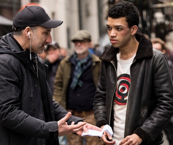 Une scène du film Pokémon Detective Pikachu
