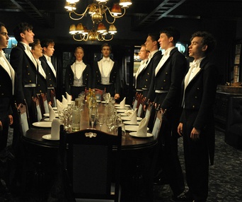 Une scène du film The Riot Club