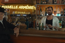 Une scène du film Et la fête continue Une scène du film Et la fête continue