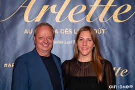 Sur le tapis rouge du film Arlette Sur le tapis rouge du film Arlette