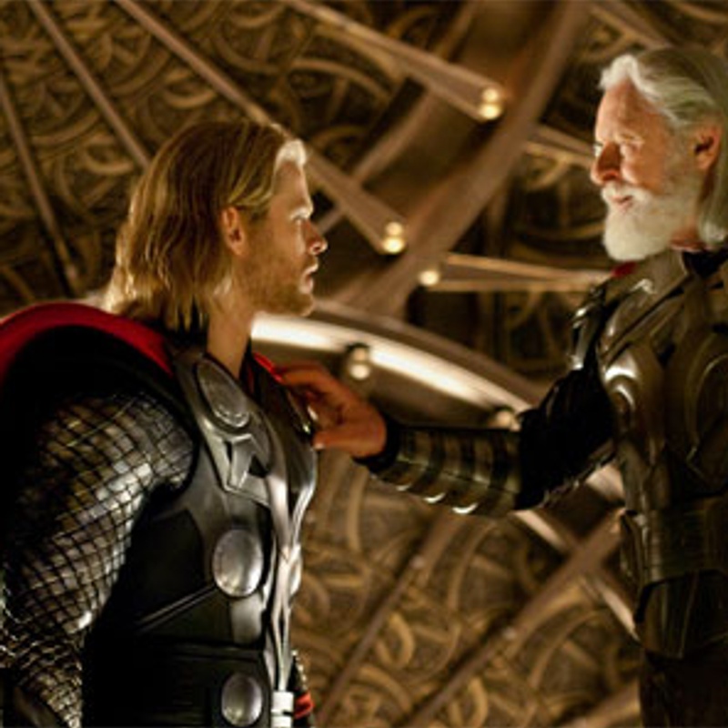 Chris Hemsworth et Anthony Hopkins dans le film Thor