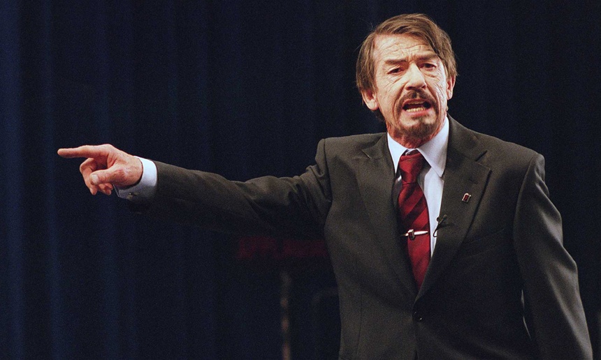 John Hurt se joint à Dawn of War