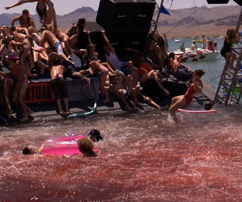 Une scène du film Piranha 3D