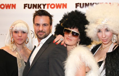 Sur le tapis rouge du film Funkytown