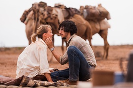 Une scène du film Tracks Une scène du film Tracks