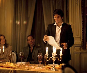 Une scène du film L'amour dure trois ans