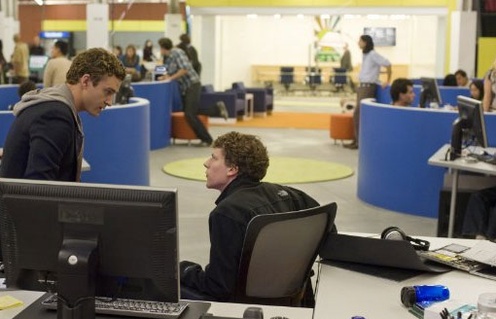 Justin Timberlake et Jesse Eisenberg dans le film The Social Network