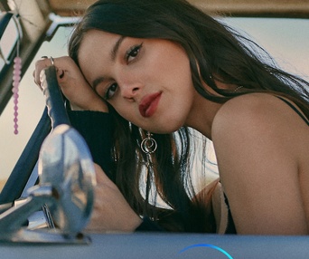 Affiche du film  Olivia Rodrigo: driving home 2 u