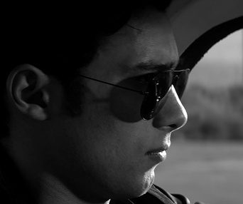 Une scène du film A Girl Walks Home Alone at Night