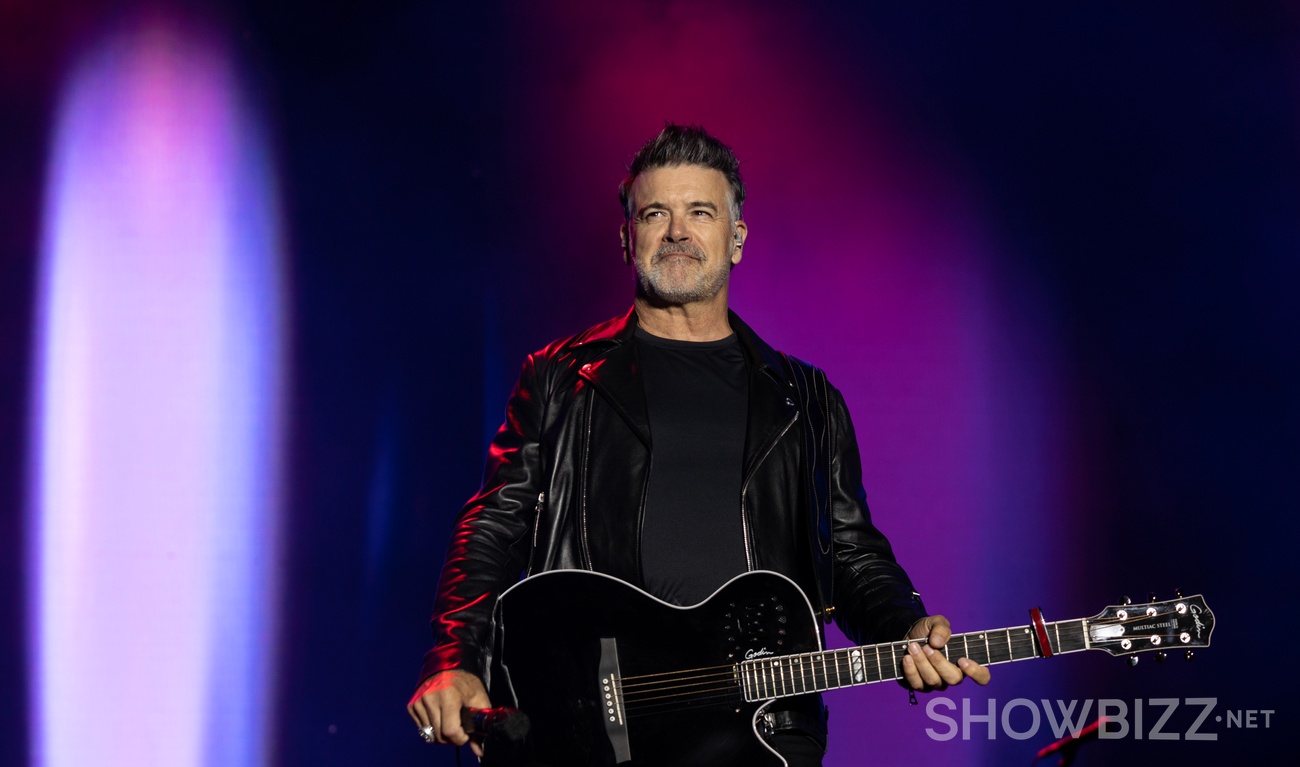 Image de l'article Roch Voisine pose pour une rare fois avec sa conjointe