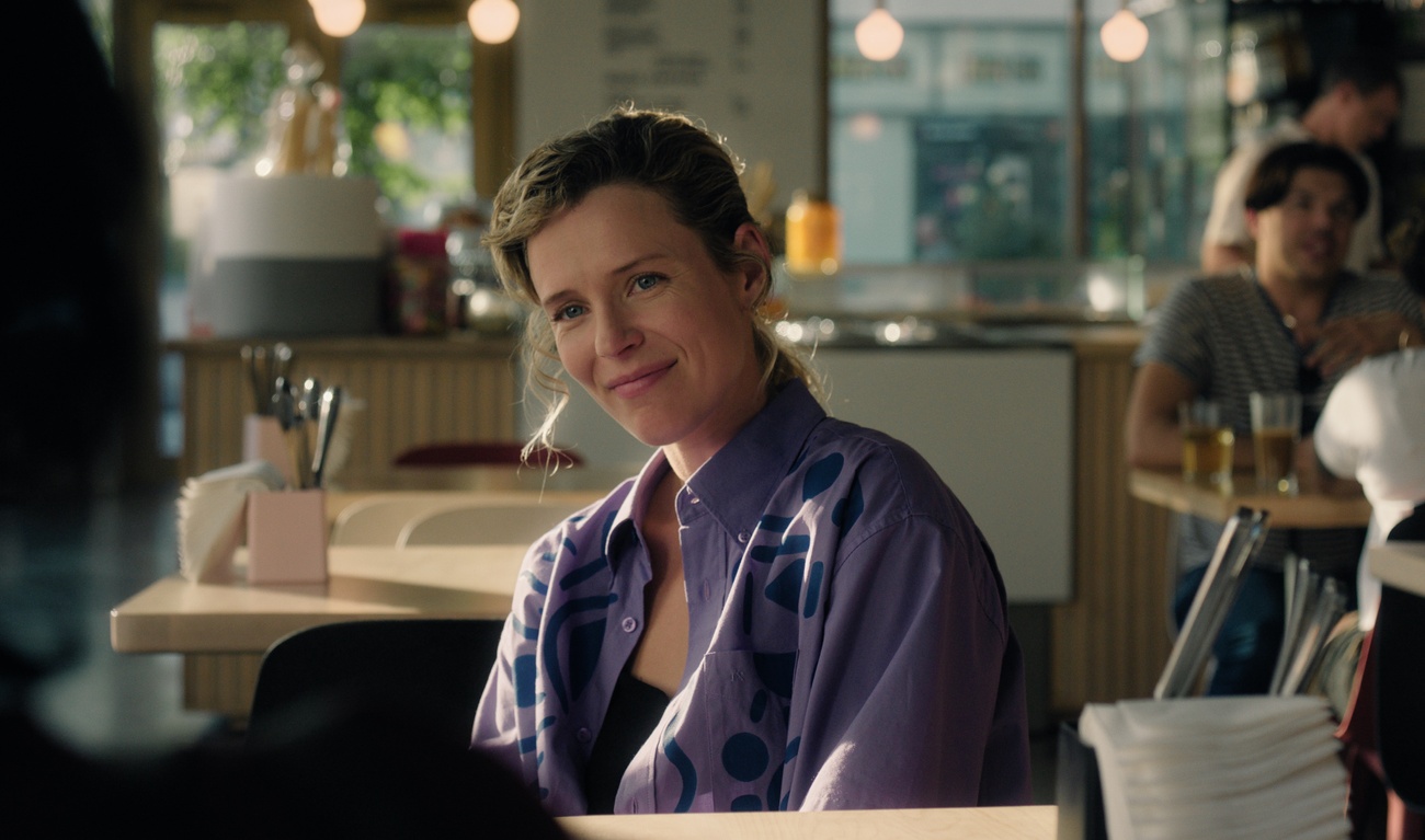 Image de l'article Charlotte Aubin bouleverse le destin de Joan Chen dans la bande-annonce de «Montréal, ma belle »