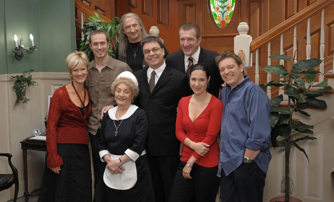 Comédiens de la série<em> L'Auberge du chien noir</em>