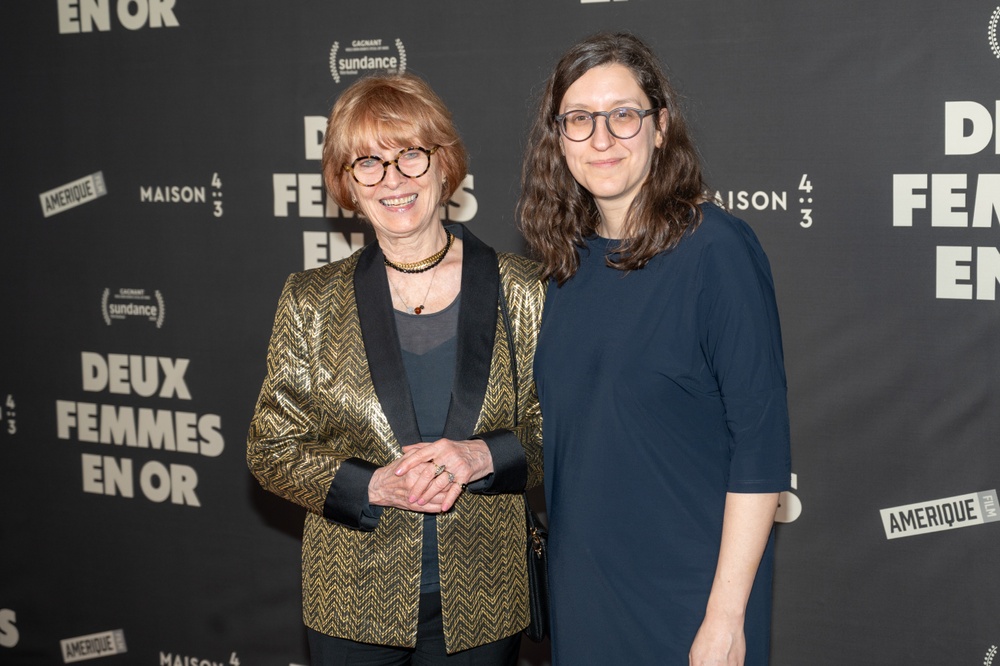 Tapis rouge de Deux femmes en or