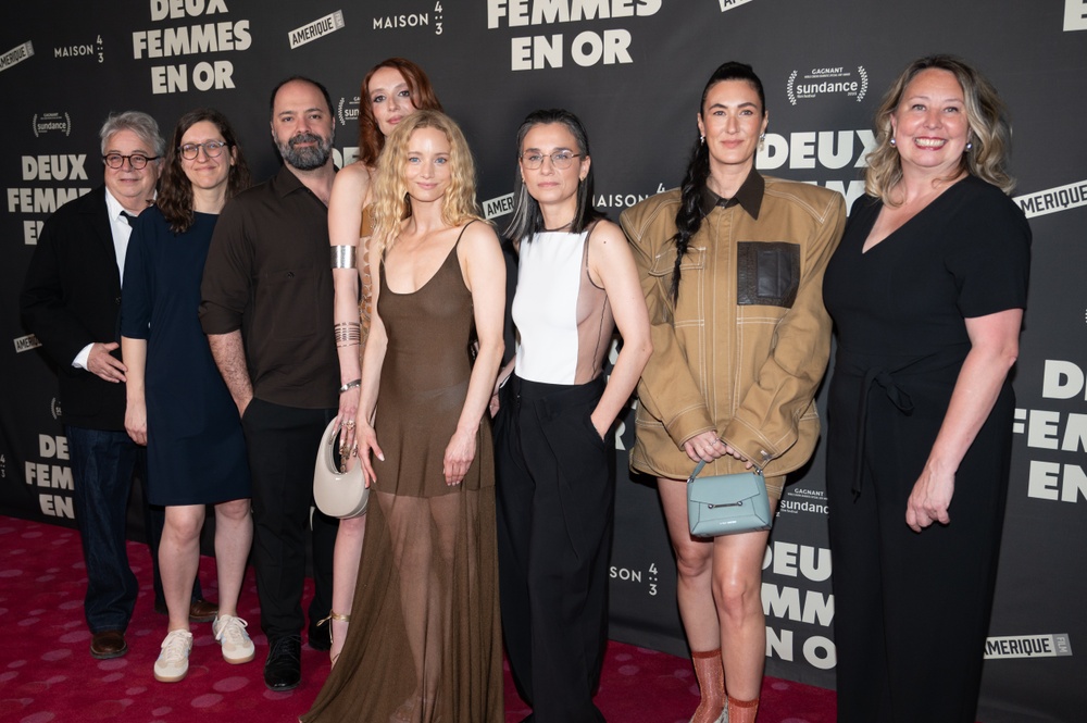 Tapis rouge de Deux femmes en or