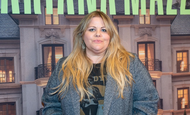 Image de l'article Geneviève Schmidt présente son nouvel amoureux sur un tapis rouge