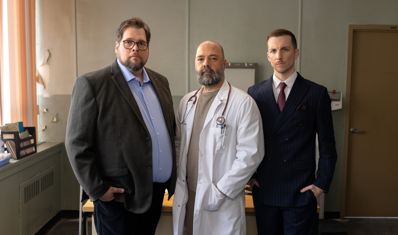 Image de l'article Entrevue : La nouvelle série «Angles Morts» présente un trio d'acteurs qui excelle